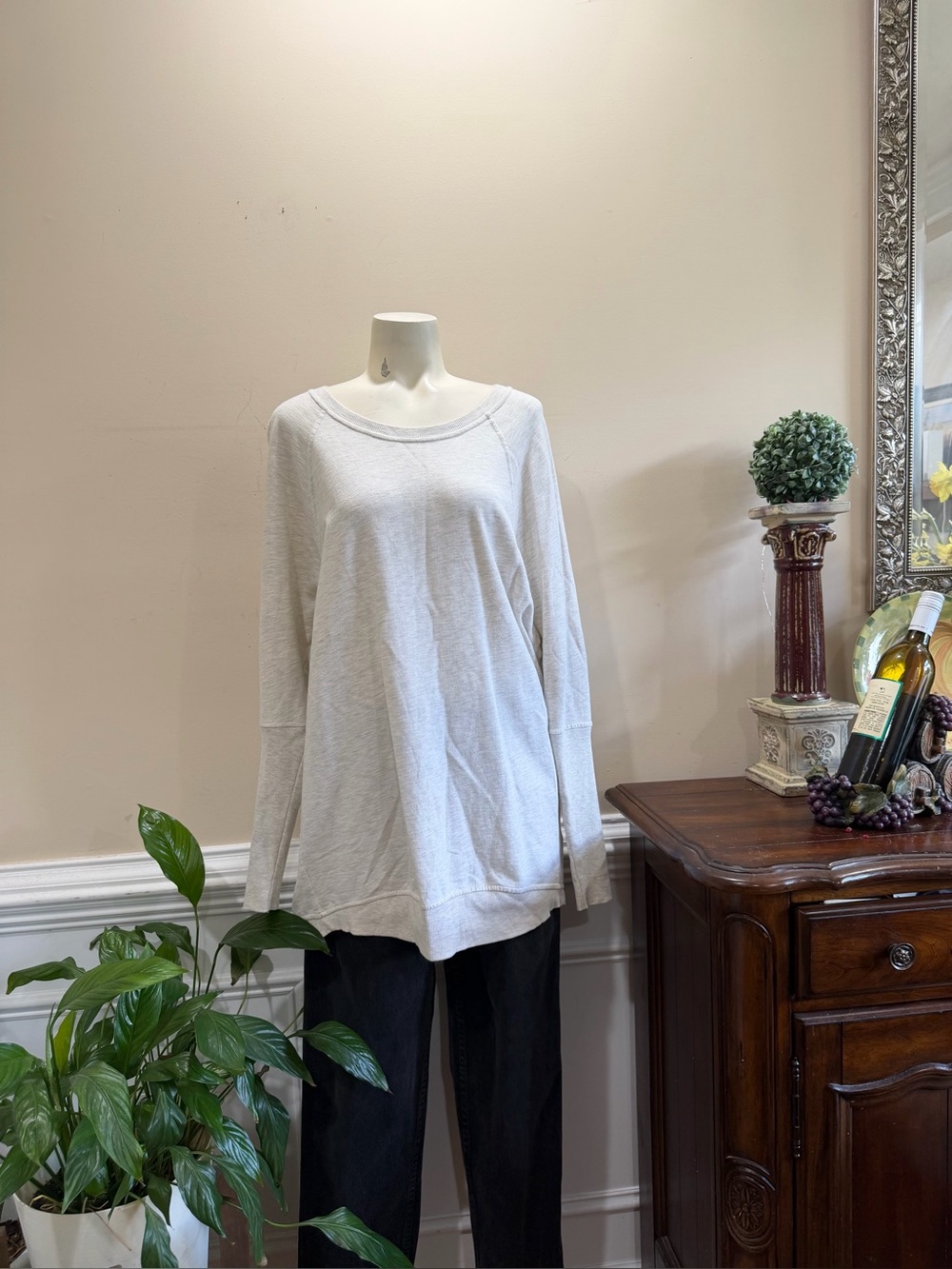 T.L.A Women's Lightweight Crewneck Sweater - Cream